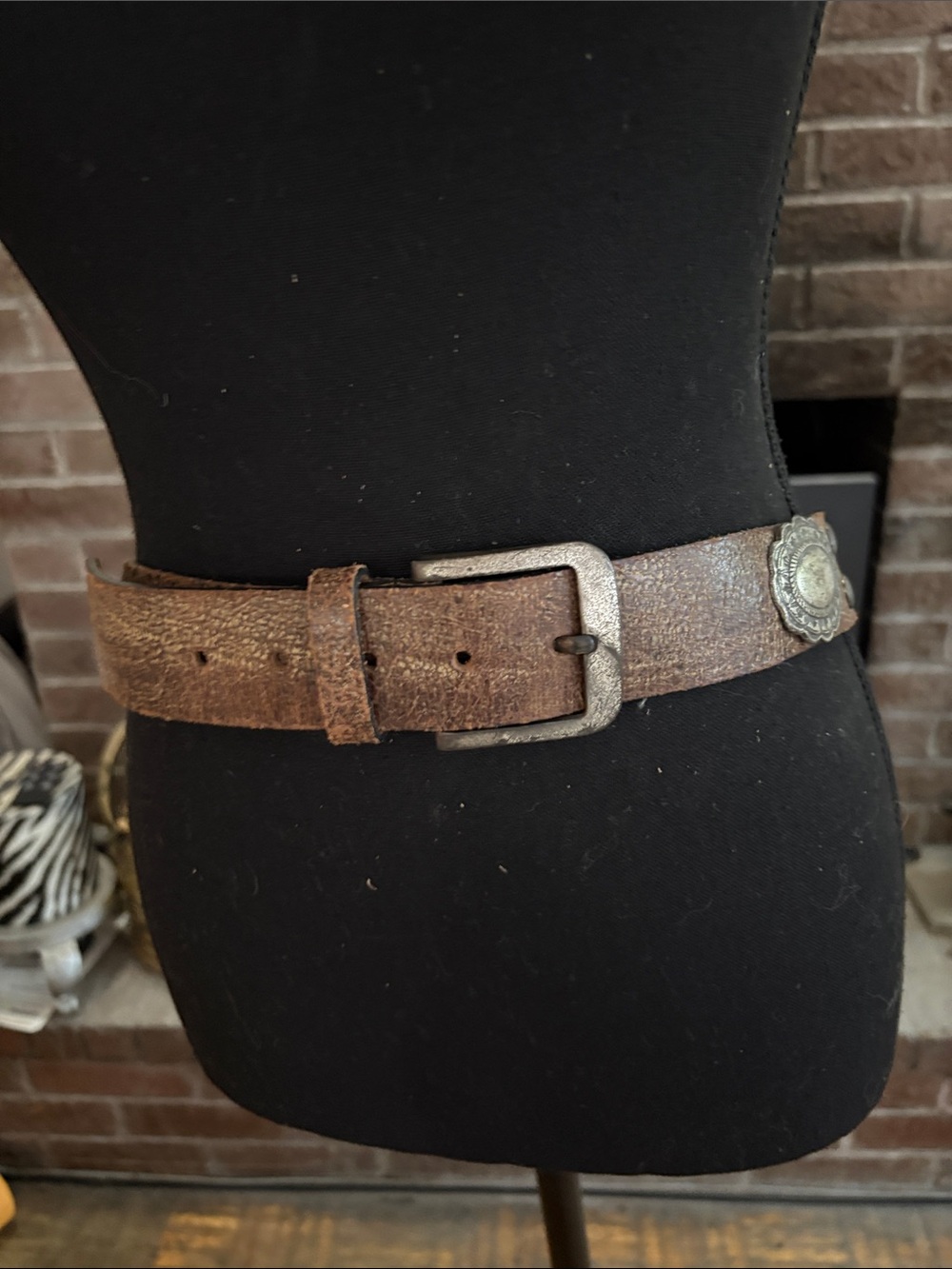 Vera Pelle Brown Leather Belt with Silver-Tone Concho